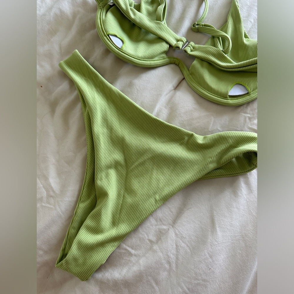 Amazon Ribbed Underwire Swimsuit Bikini - Picture 6 of 7